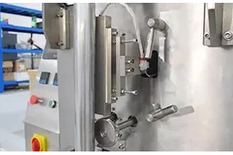 Detail balicího stroje zadního těsnění - regulace teploty PLD