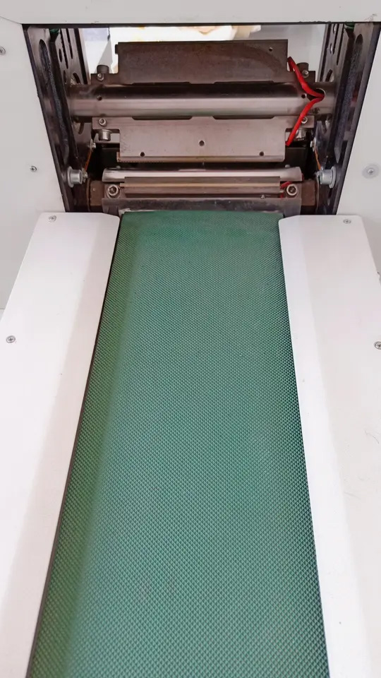detail stroje na balení polštářů 4